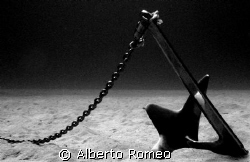 A BRUCE ANCHOR ON SAND BOTTOM WITH CHAIN.
Nikon Coolpix ... by Alberto Romeo 